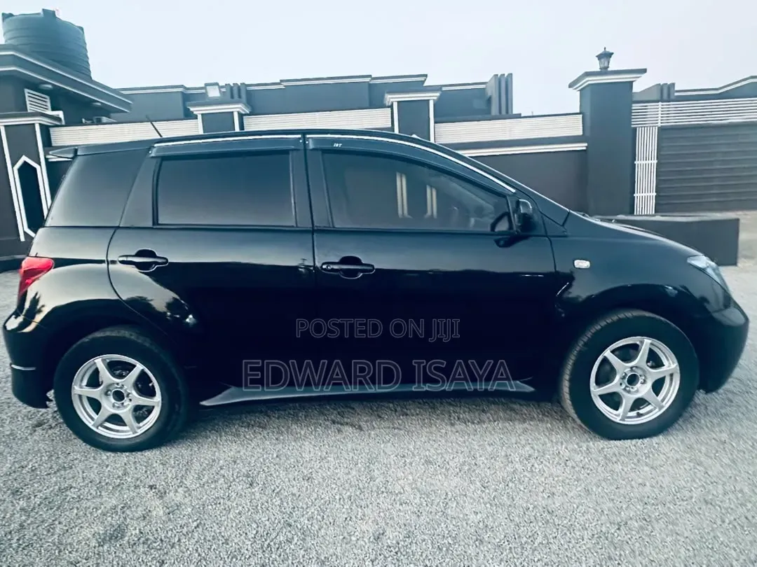 Toyota IST 2004 Black