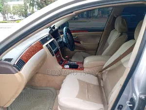 Toyota Crown Royale 2005 Gray