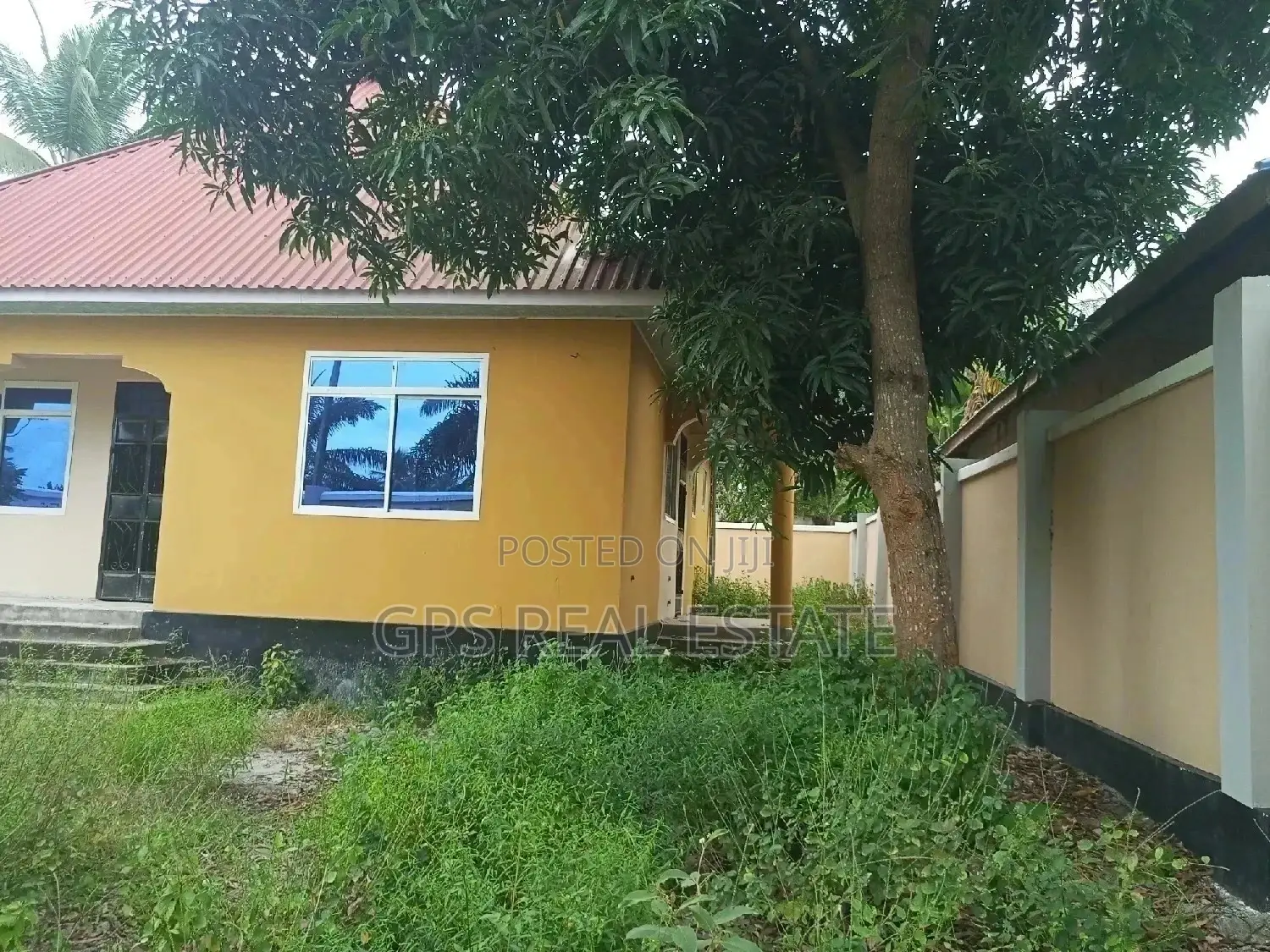 House for Saleee
