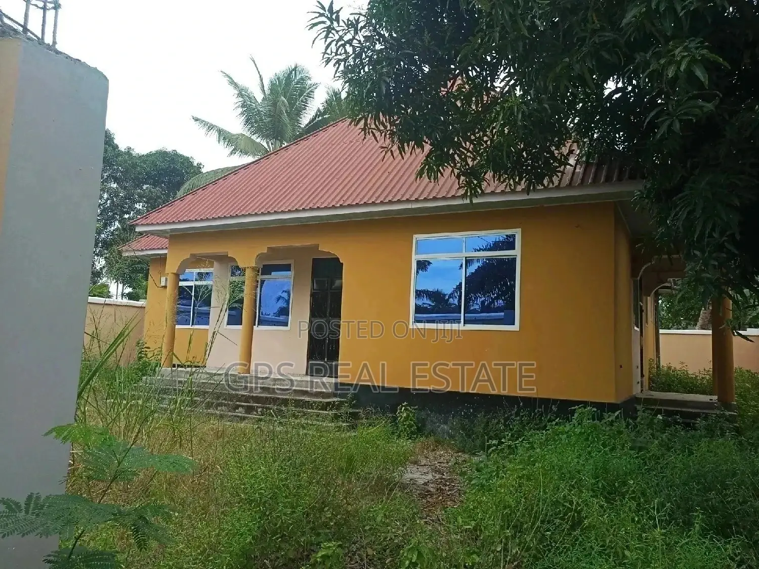 House for Saleee