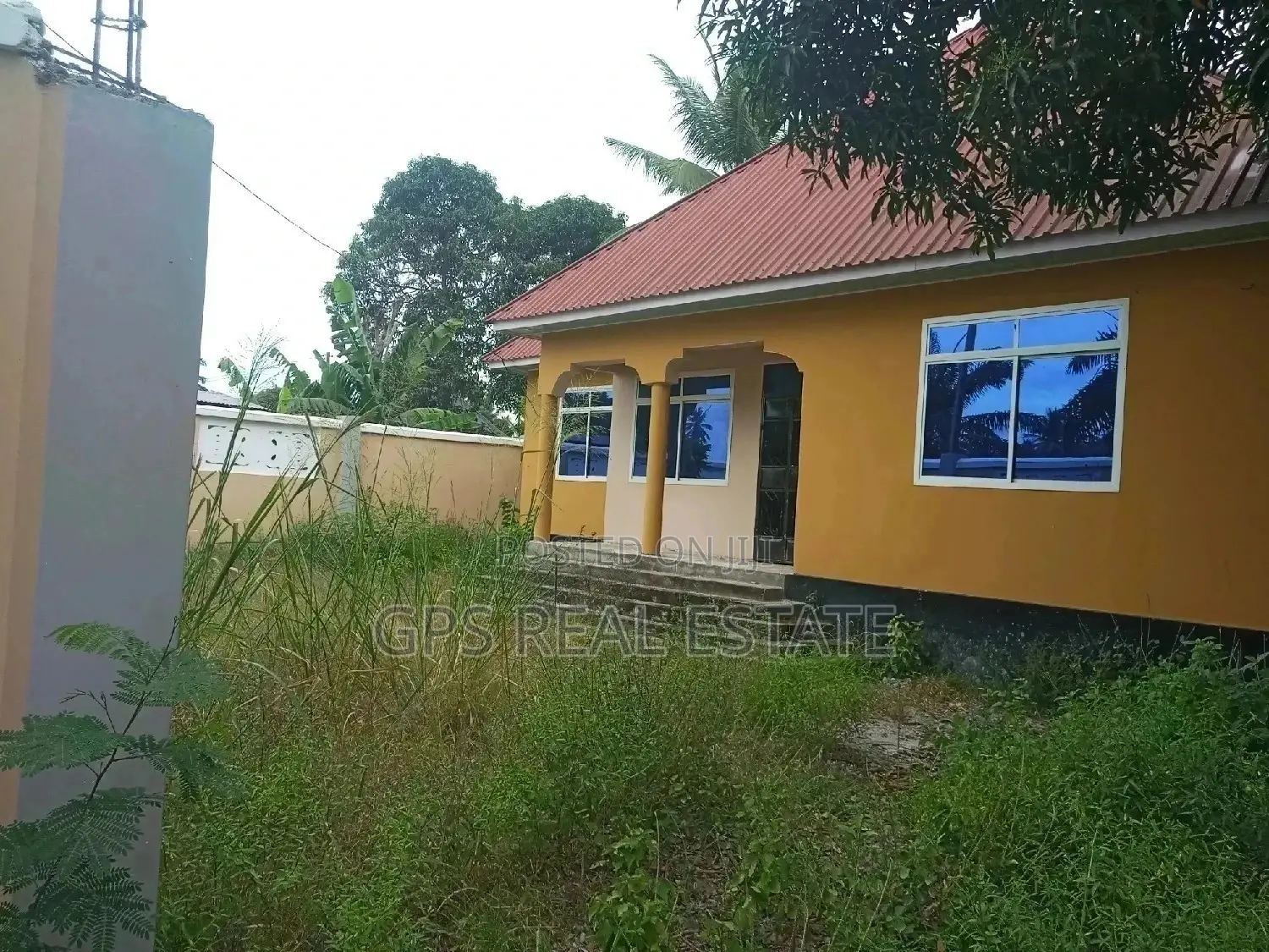 House for Saleee