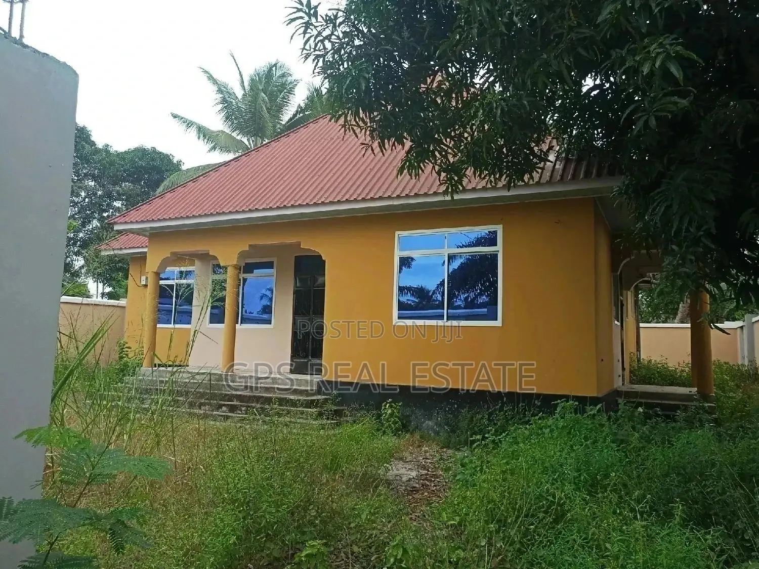 House for Saleee
