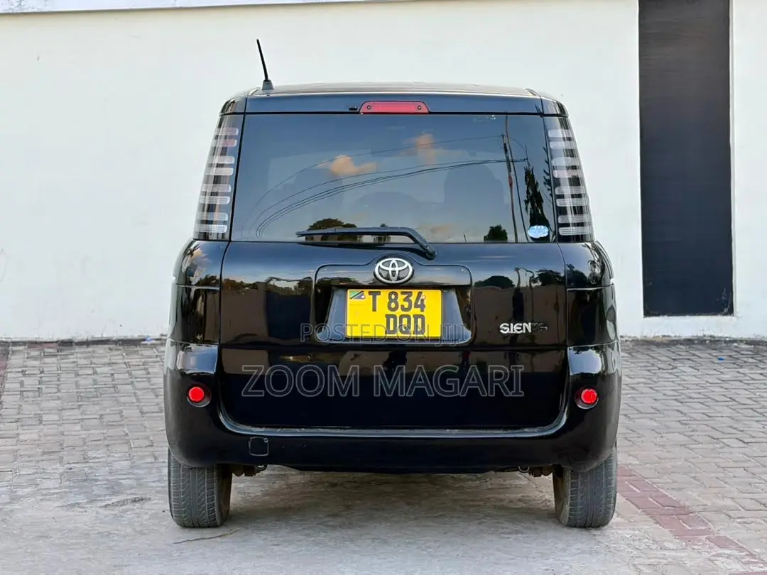 Toyota Sienta 2005 Black
