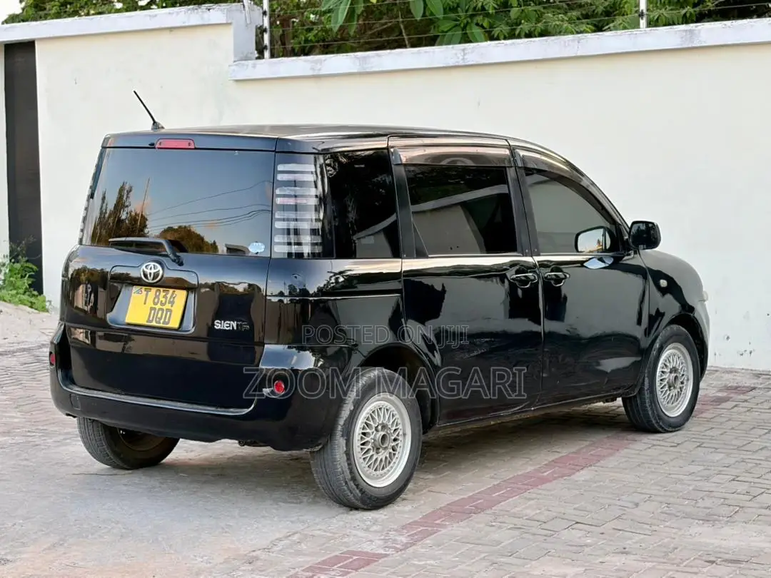Toyota Sienta 2005 Black