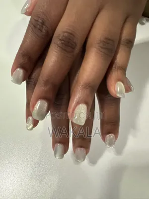 Hard Gel Nails - Pearl White Cat Eye | Short Squoval