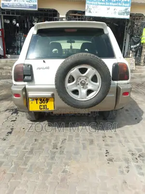 Toyota RAV4 1999 White