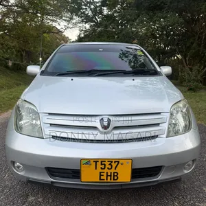 Toyota IST 2004 Silver