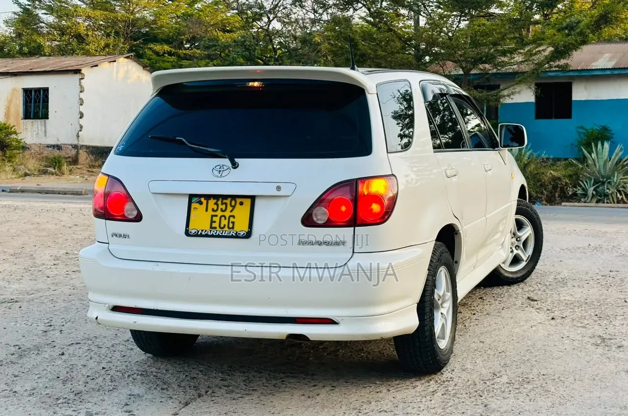 Toyota Harrier 2000 White