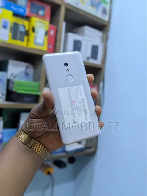 Fujitsu F-42A 32 GB White