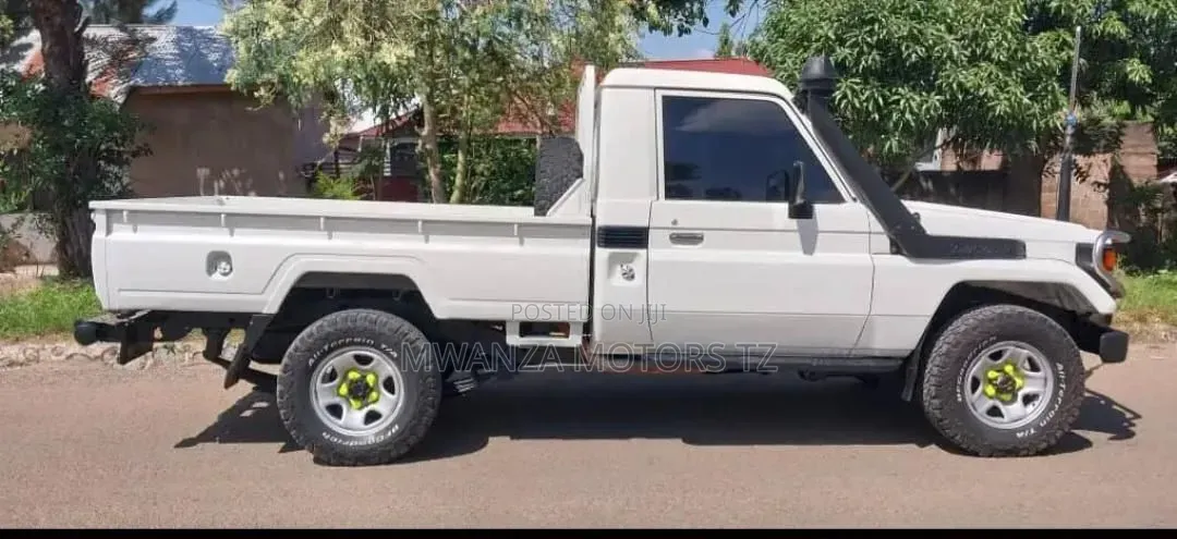 Toyota Land Cruiser 2008 White