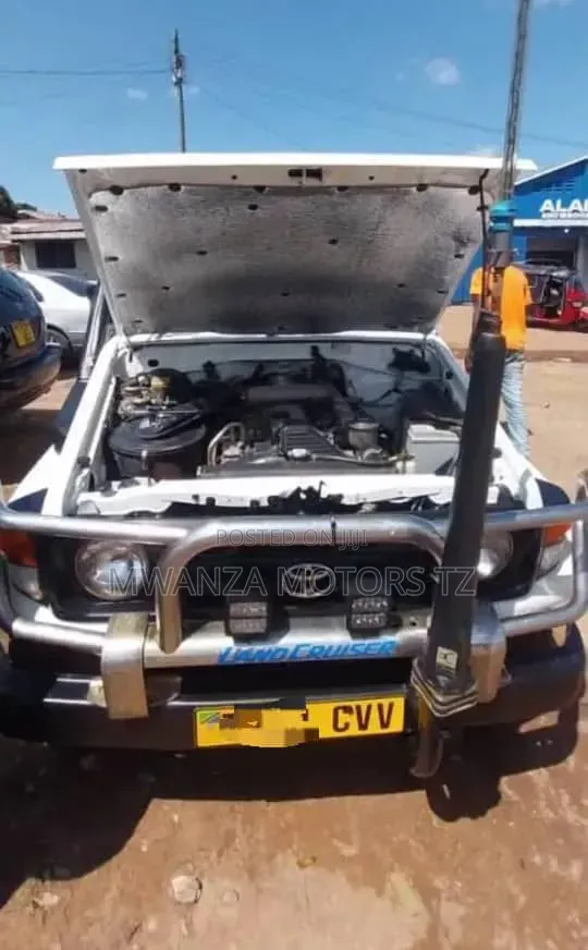 Toyota Land Cruiser 2008 White