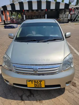 Toyota Raum 2005 Silver