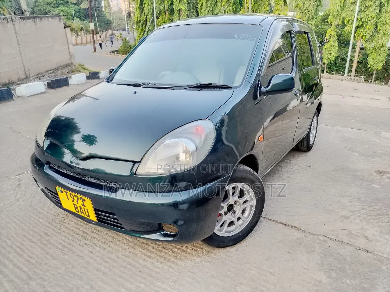 Toyota Fun Cargo 2004 Black