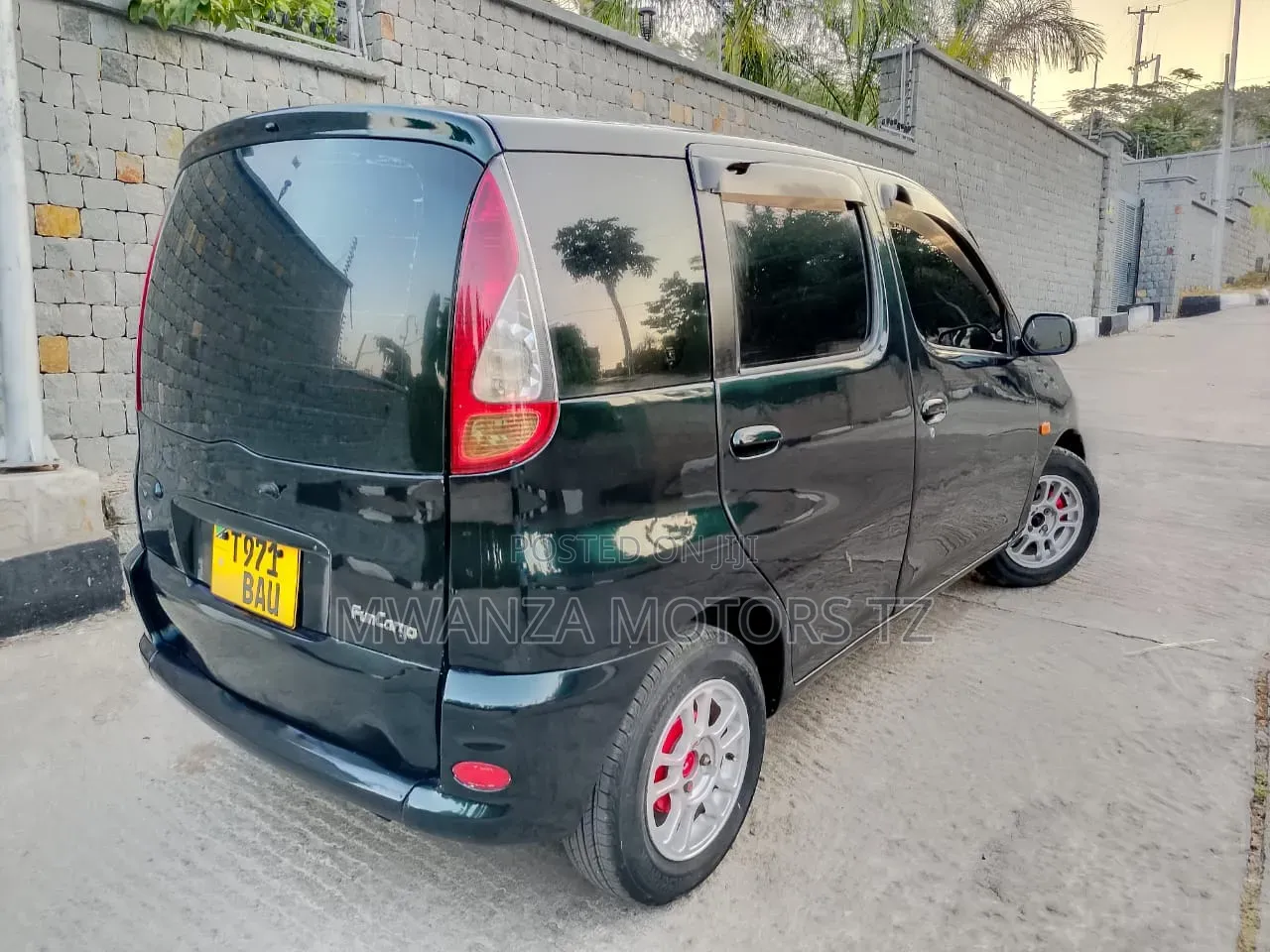 Toyota Fun Cargo 2004 Black