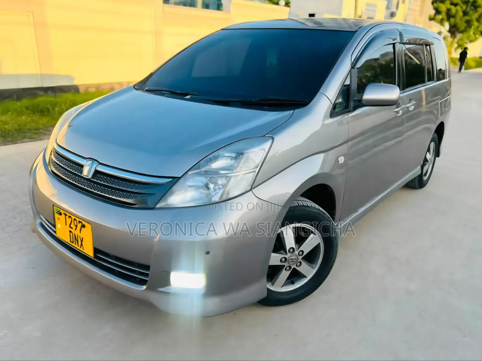 Toyota ISIS 2005