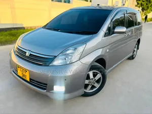 Toyota ISIS 2005