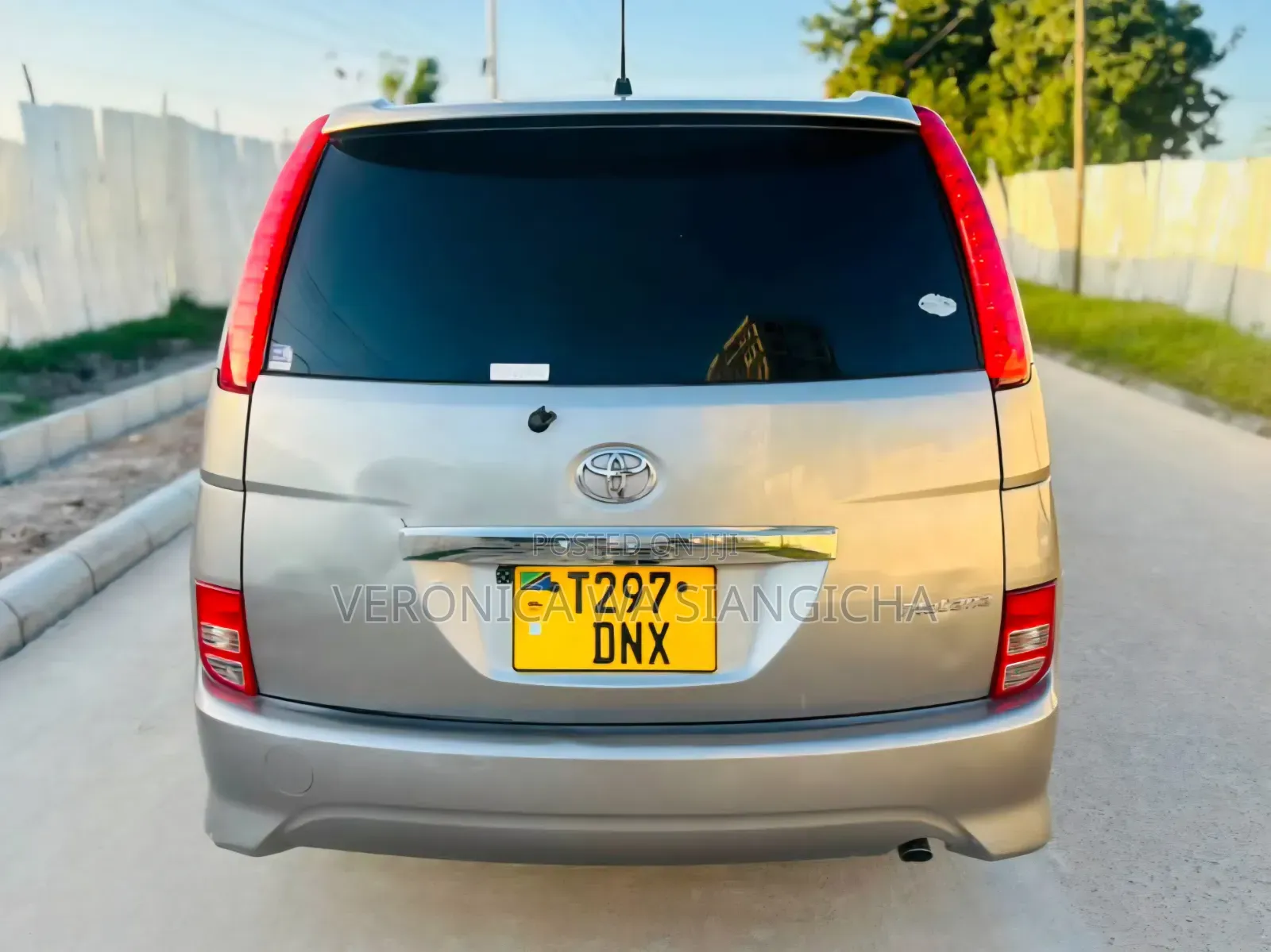 Toyota ISIS 2005