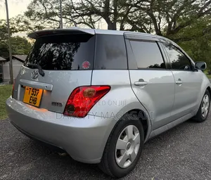 Toyota IST 2004 Silver