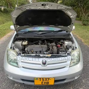 Toyota IST 2004 Silver
