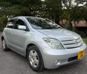 Toyota IST 2004 Silver