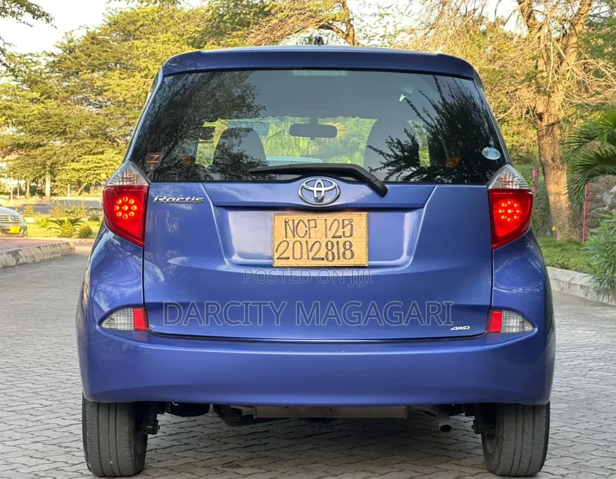 Toyota Ractis 2013 Blue