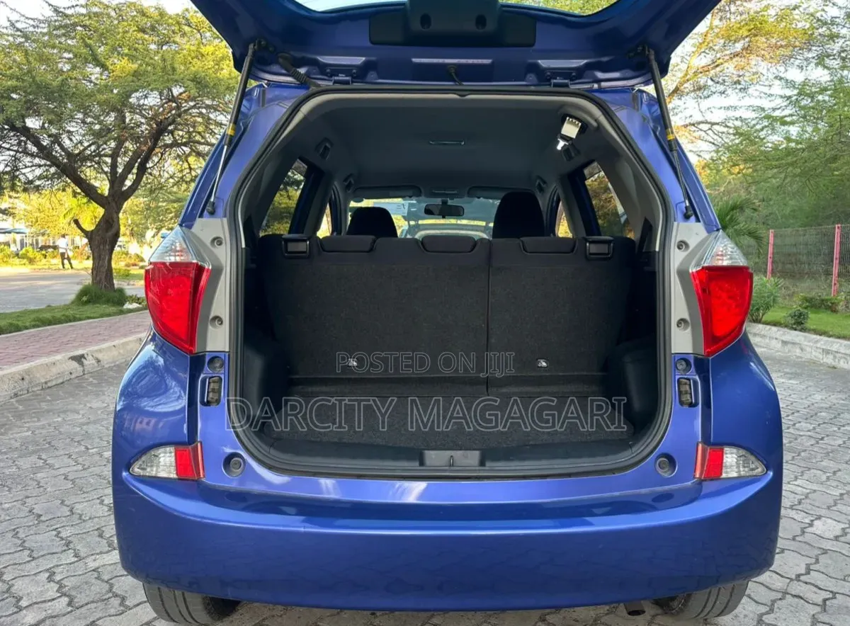 Toyota Ractis 2013 Blue