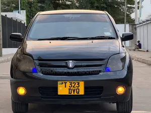 Toyota IST 2003