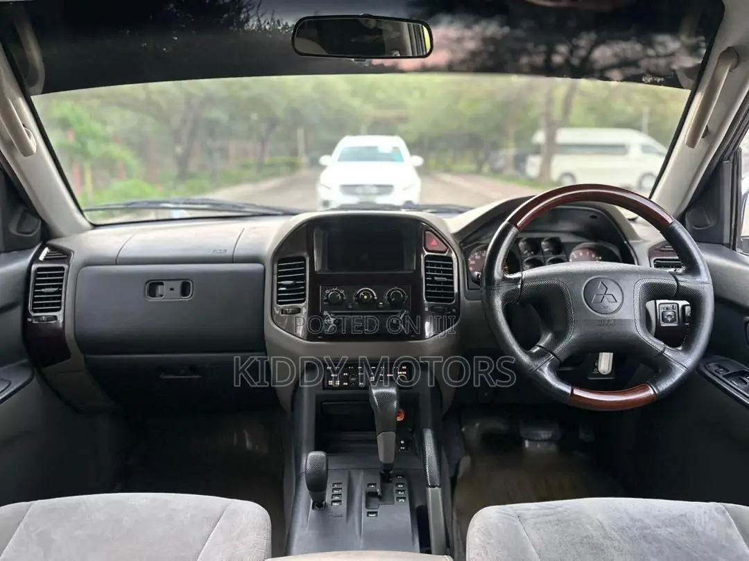 Mitsubishi Pajero 2004 Silver