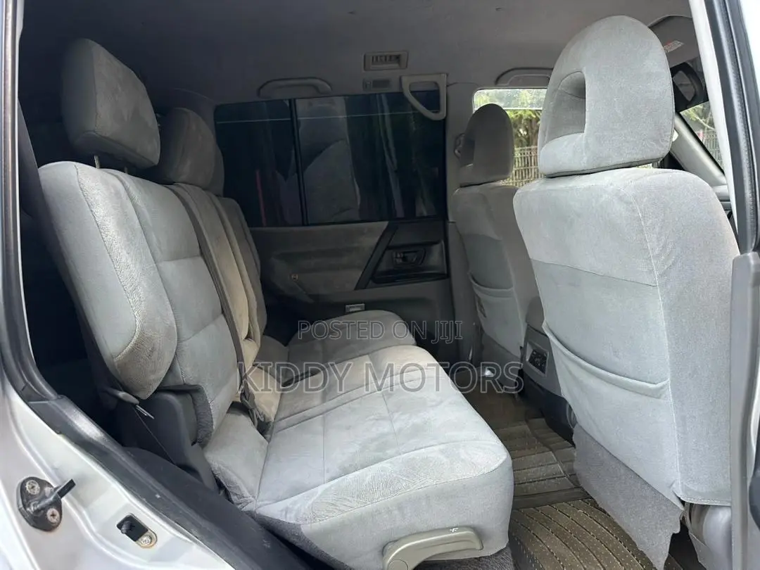 Mitsubishi Pajero 2004 Silver