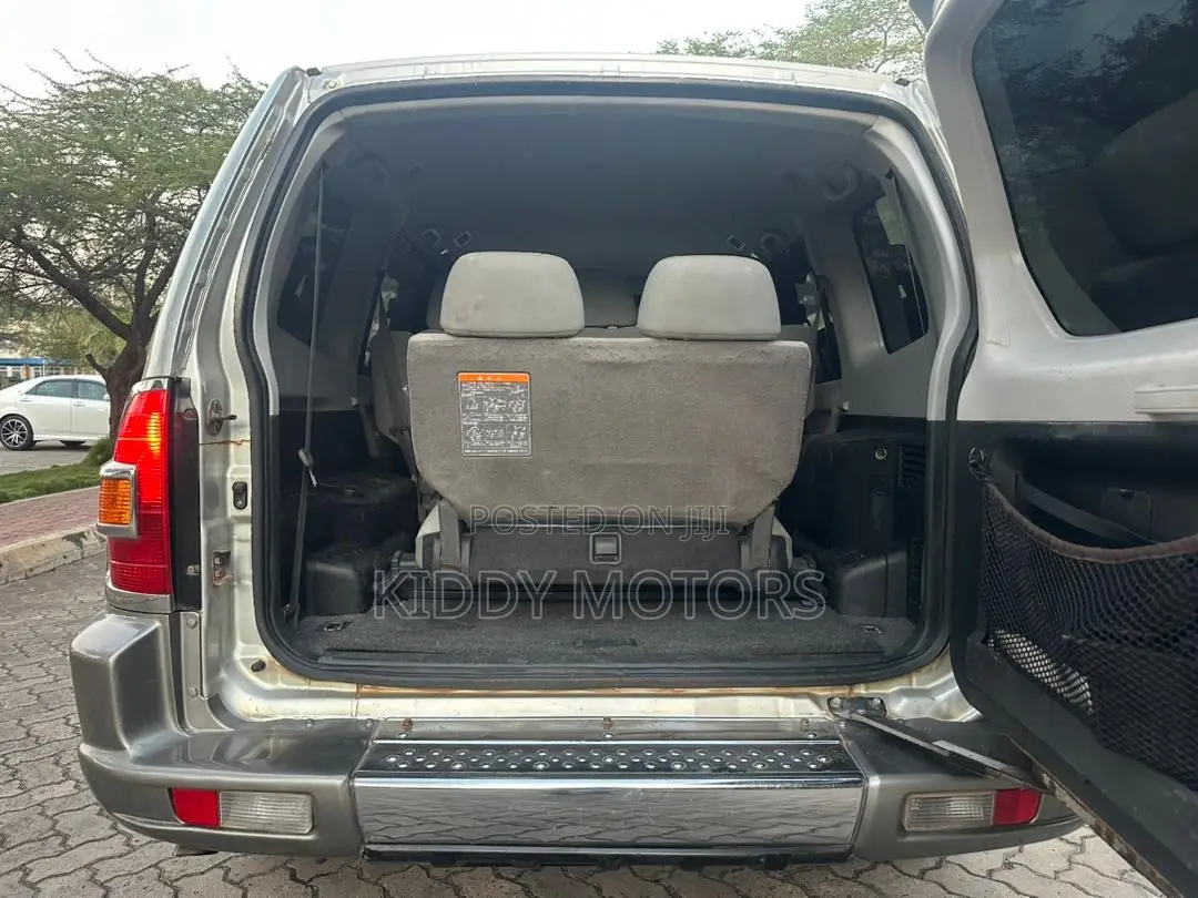 Mitsubishi Pajero 2004 Silver