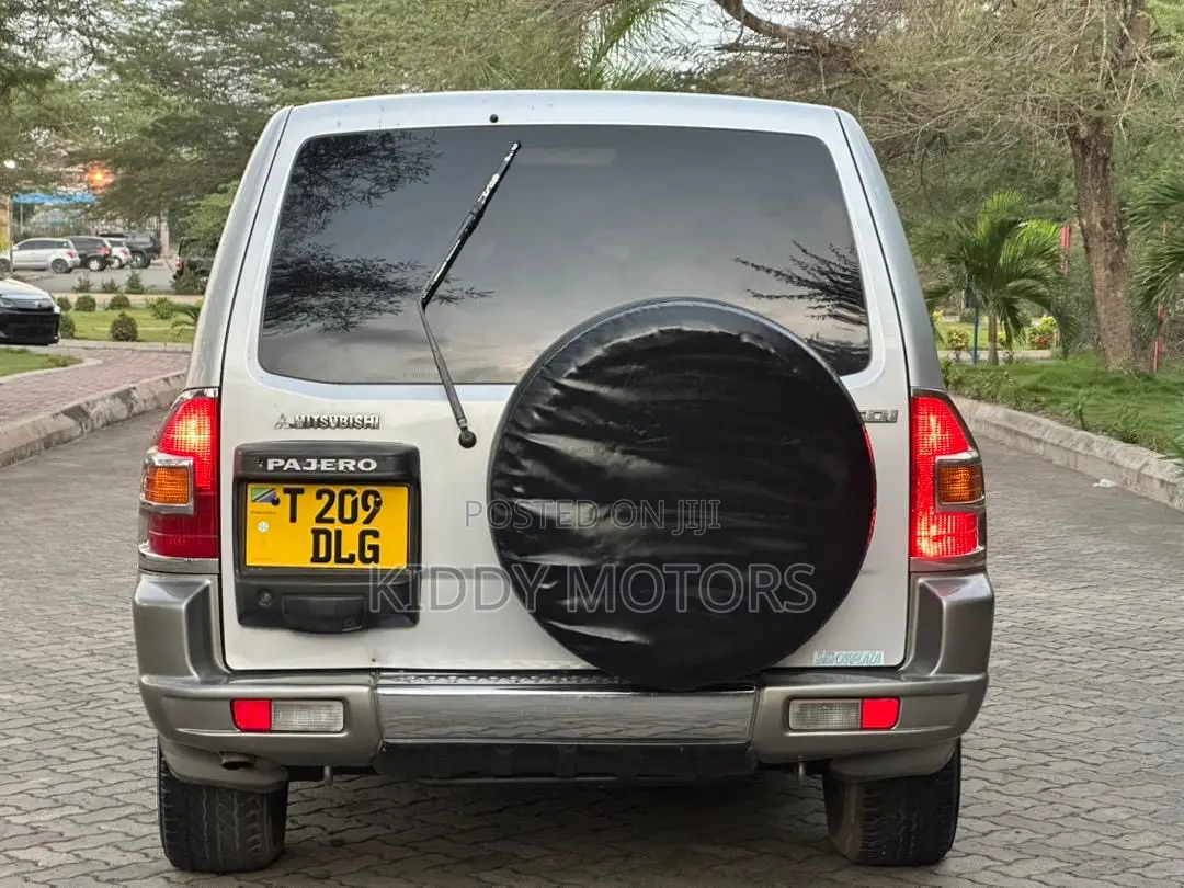 Mitsubishi Pajero 2004 Silver