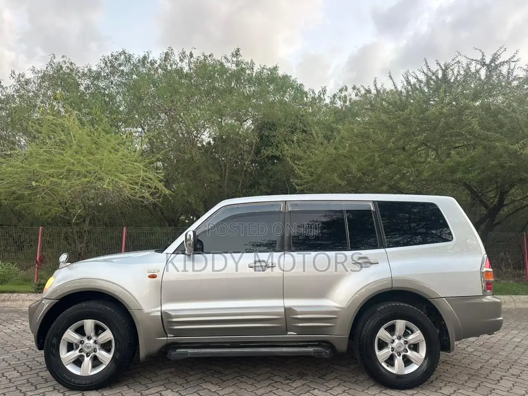 Mitsubishi Pajero 2004 Silver