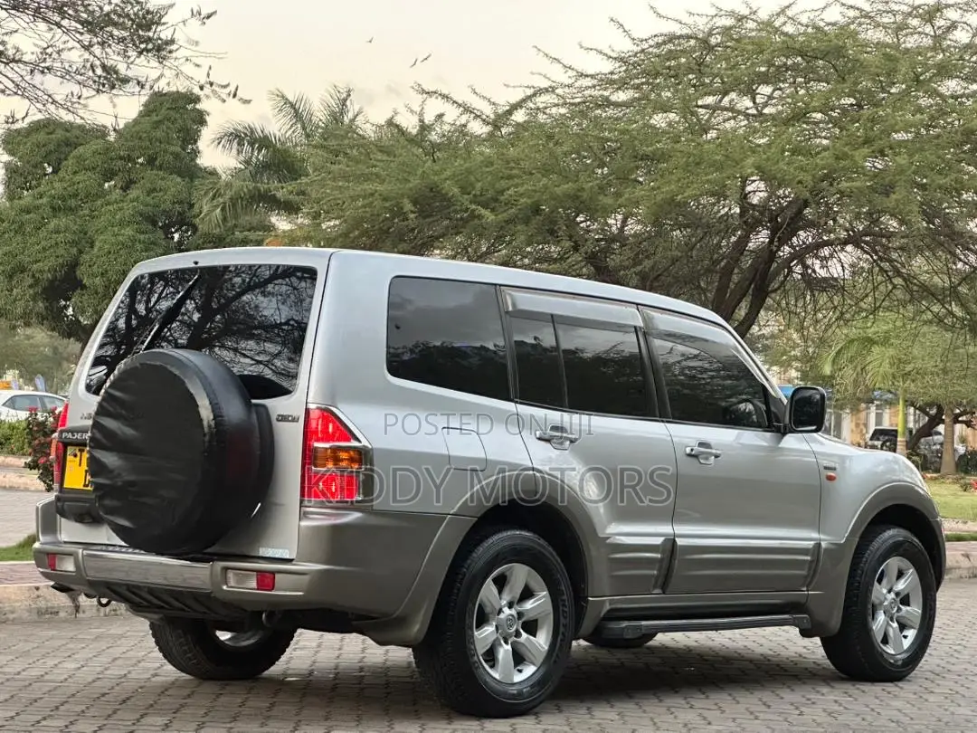 Mitsubishi Pajero 2004 Silver