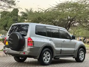 Mitsubishi Pajero 2004 Silver