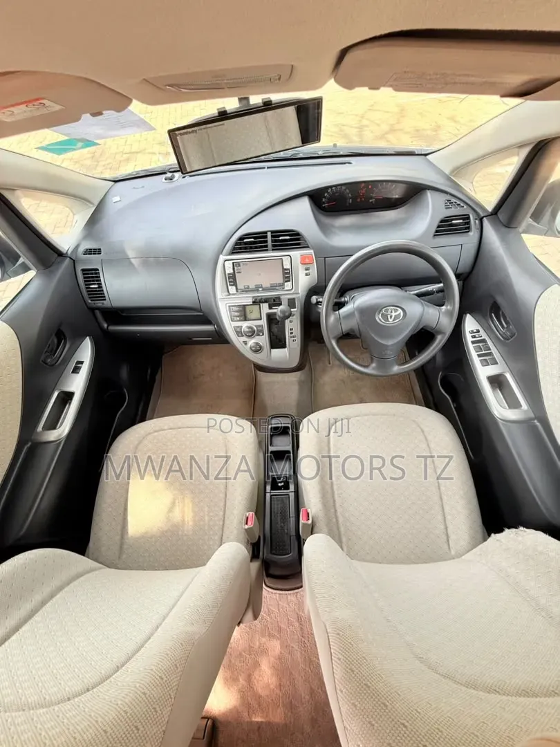 Toyota Ractis 2006 Silver