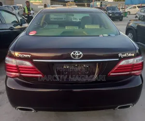 Toyota Crown 2010