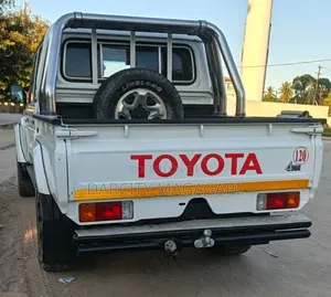Toyota Land Cruiser 2015 White