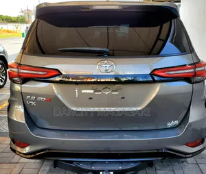Toyota Fortuner 2022 Gray