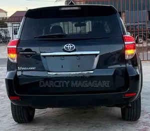 Toyota Vanguard 2011 Black