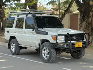 Toyota Land Cruiser 2018 White