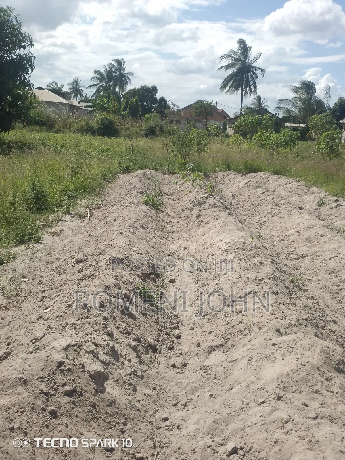 Kiwanja Sqmita 300 Kinauzwa Milioni 10,000,000/ Ukonga Bombambili.