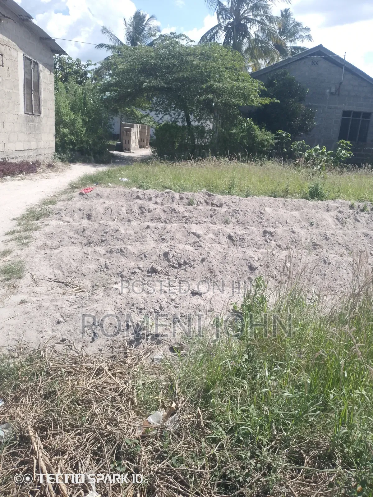 Kiwanja Sqmita 300 Kinauzwa Milioni 10,000,000/ Ukonga Bombambili.