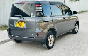 Toyota Sienta 2007 Gray