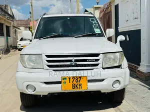 Mitsubishi Pajero 2000 White