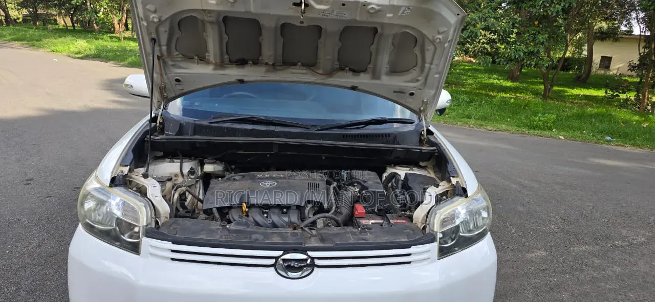 Toyota Corolla Rumion 2010 White