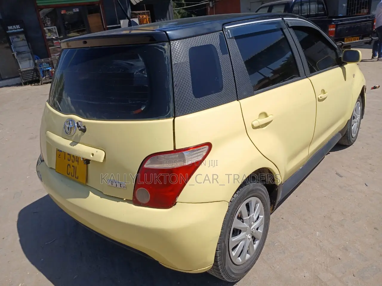 Toyota IST 2005 Yellow