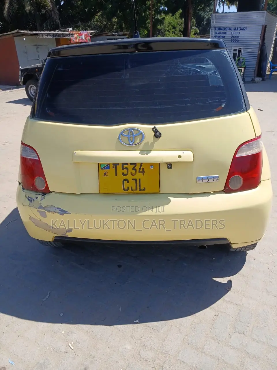 Toyota IST 2005 Yellow
