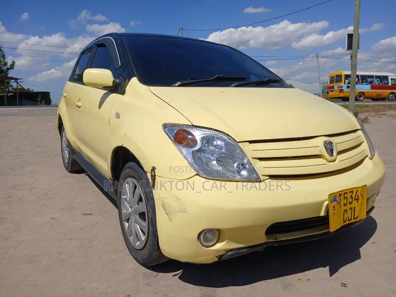 Toyota IST 2005 Yellow