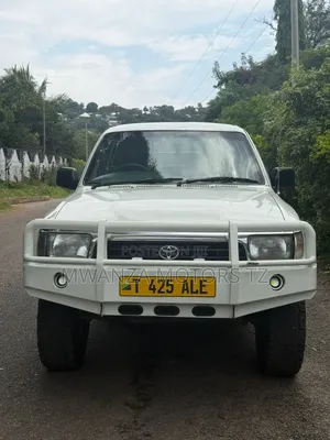 Toyota Hilux 2000 Off white