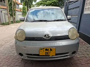 Toyota Sienta 2004 Silver
